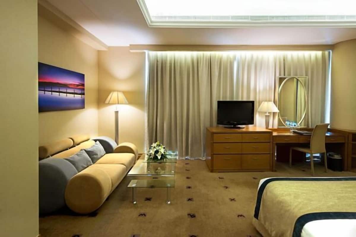 Minibar, in-room safe, desk, blackout curtains