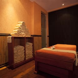 Sauna, bilik wap, urutan tisu mendalam, rawatan muka