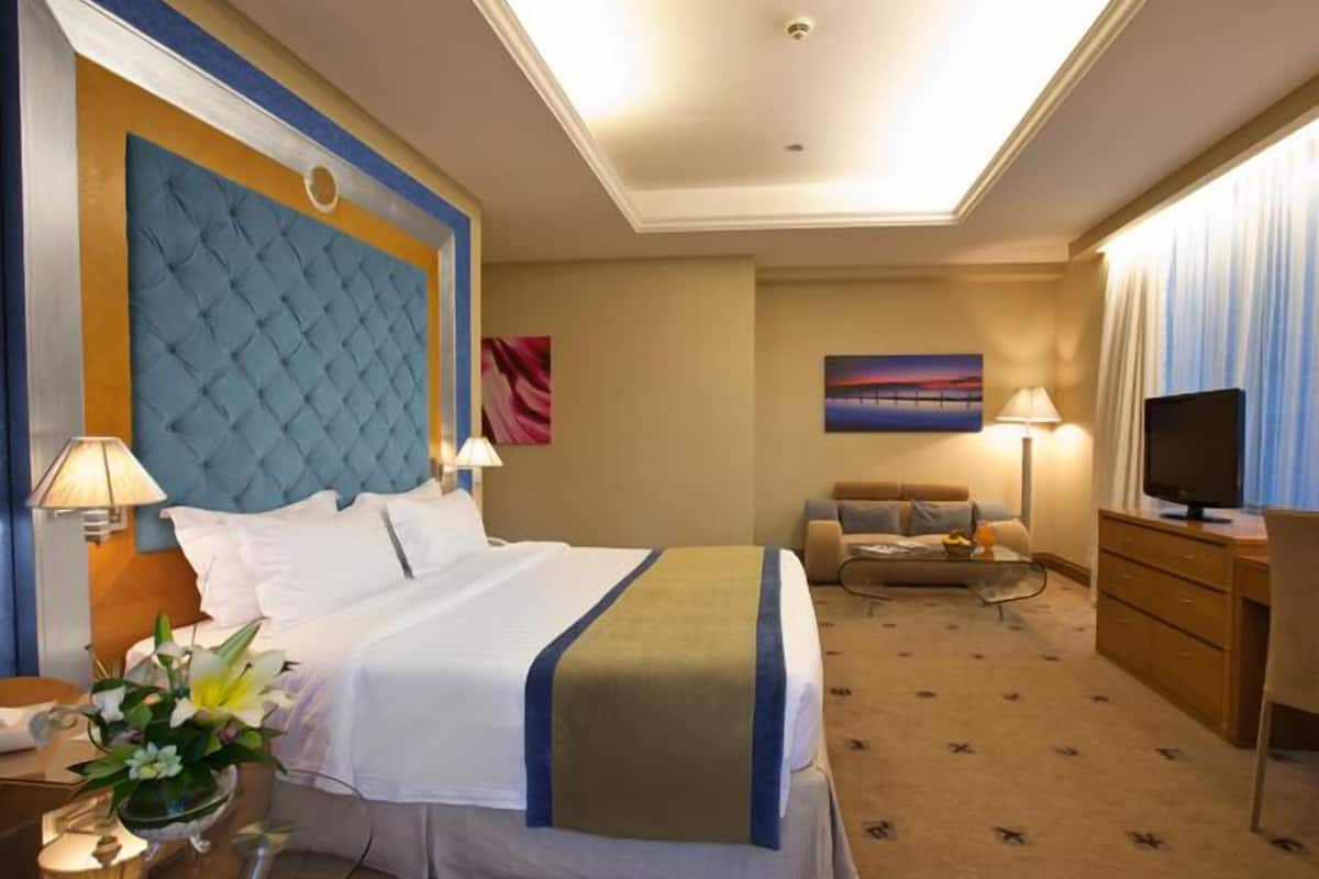 Minibar, in-room safe, desk, blackout curtains
