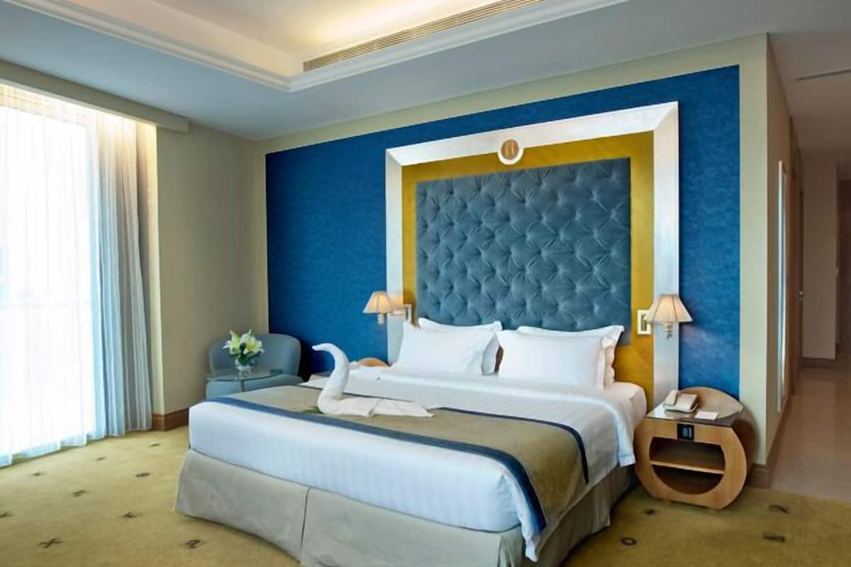 Minibar, in-room safe, desk, blackout curtains