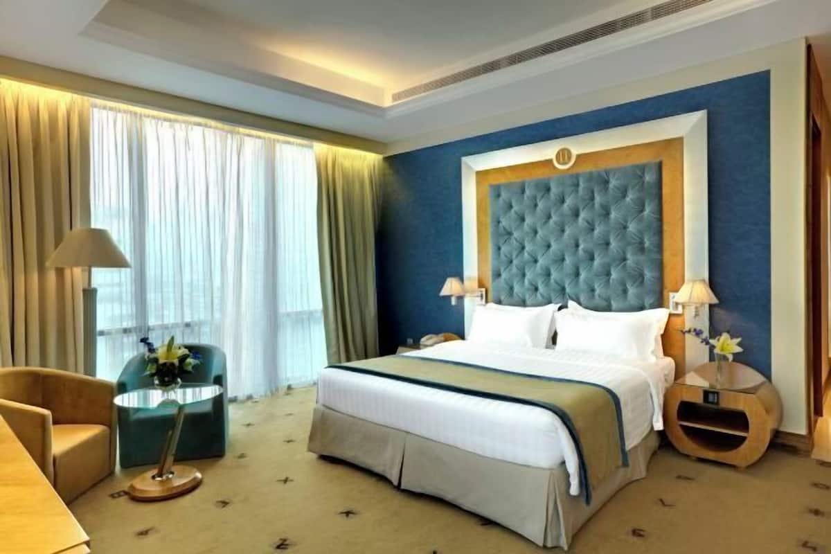 Minibar, in-room safe, desk, blackout curtains