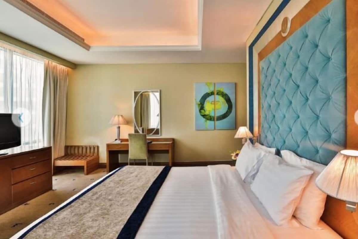 Minibar, in-room safe, desk, blackout curtains