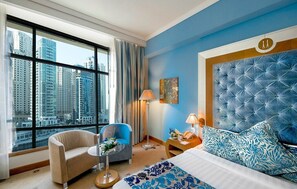 Habitación Deluxe, 1 cama King size, vista a la marina | Minibar, caja de seguridad en la habitación y escritorio 