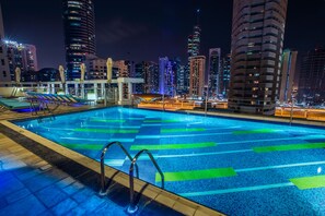 Outdoor pool, pool loungers - Marina Byblos Hotel (Dubai)