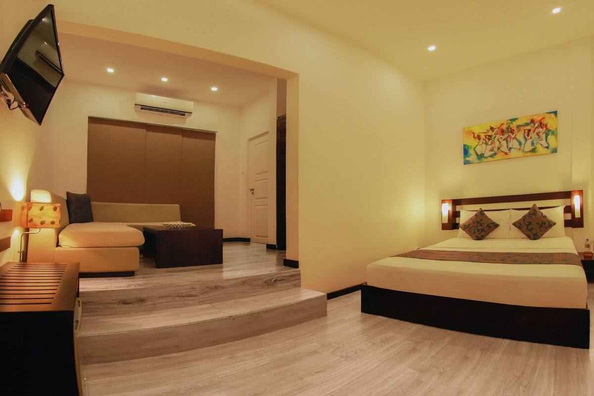 มินิบาร์, ตู้นิรภัยในห้องพัก, โต๊ะทำงาน, Wi-Fi ฟรี