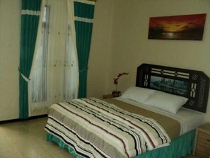 Desk, free WiFi - Seulawah Resort And Cafe (Batu)