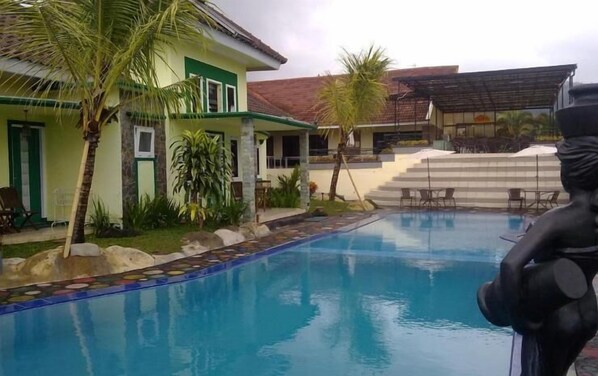 Outdoor pool - Seulawah Resort And Cafe (Batu)