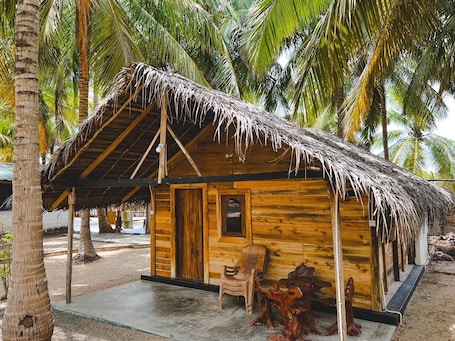 Family Villa, Garden Area | Down comforters, in-room safe, individually furnished, desk