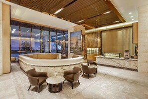Cafe - THE FACE Suites Hotel (Kuala Lumpur)