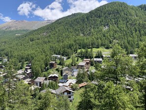 Standard Apartment, 2 Bedrooms, Mountain View, Corner ((27)) | Balcony view - Apartments Zermatt Paradies (Zermatt)