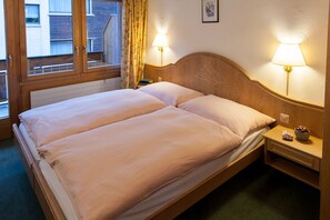 2 bedrooms, hypo-allergenic bedding, blackout curtains - Apartments Zermatt Paradies (Zermatt)