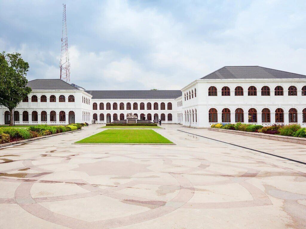 Photo - Maniumpathy Hotel