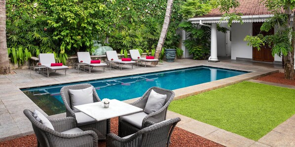 حمّام سباحة خارجي