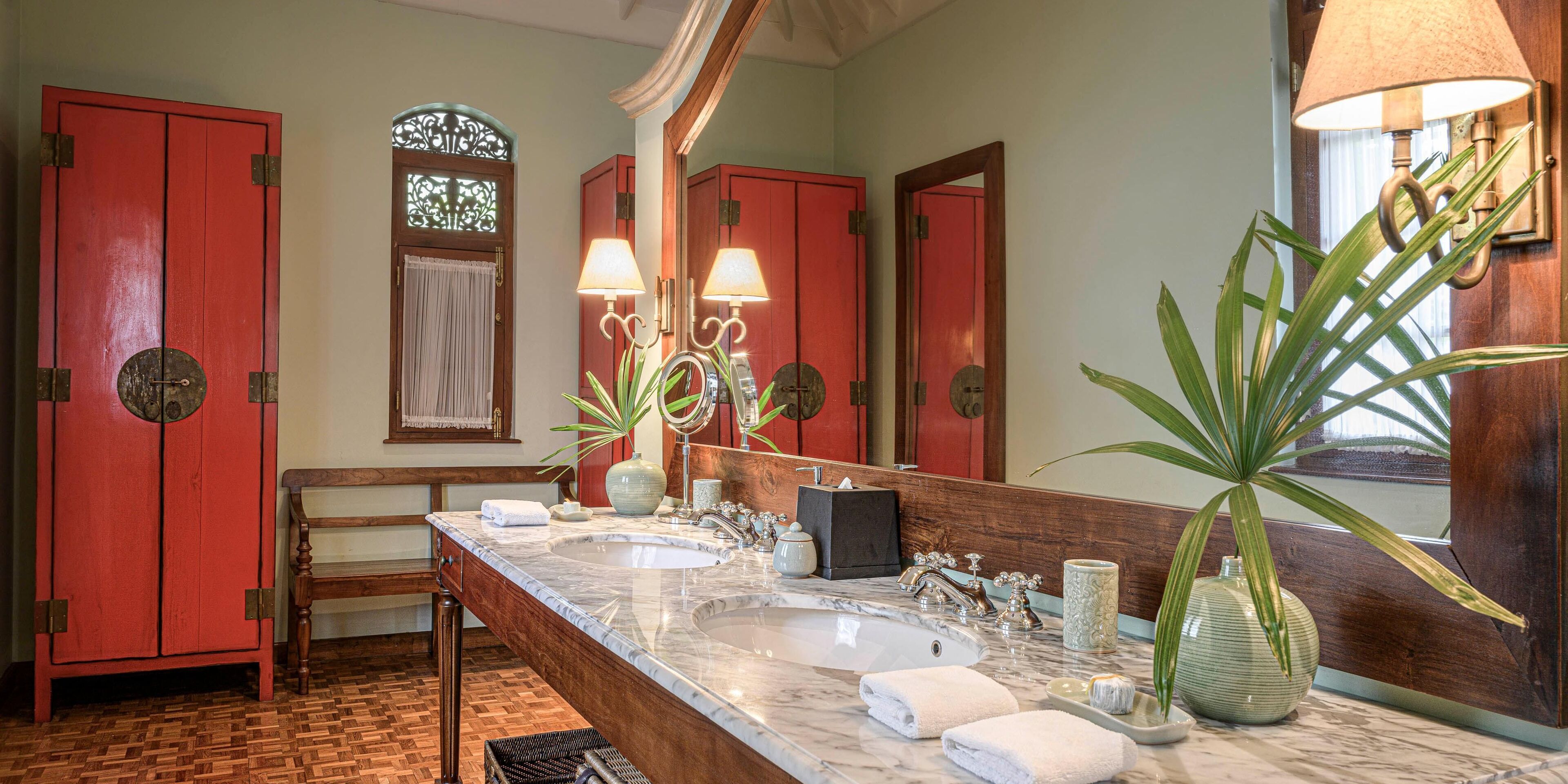 Photo - Maniumpathy Hotel