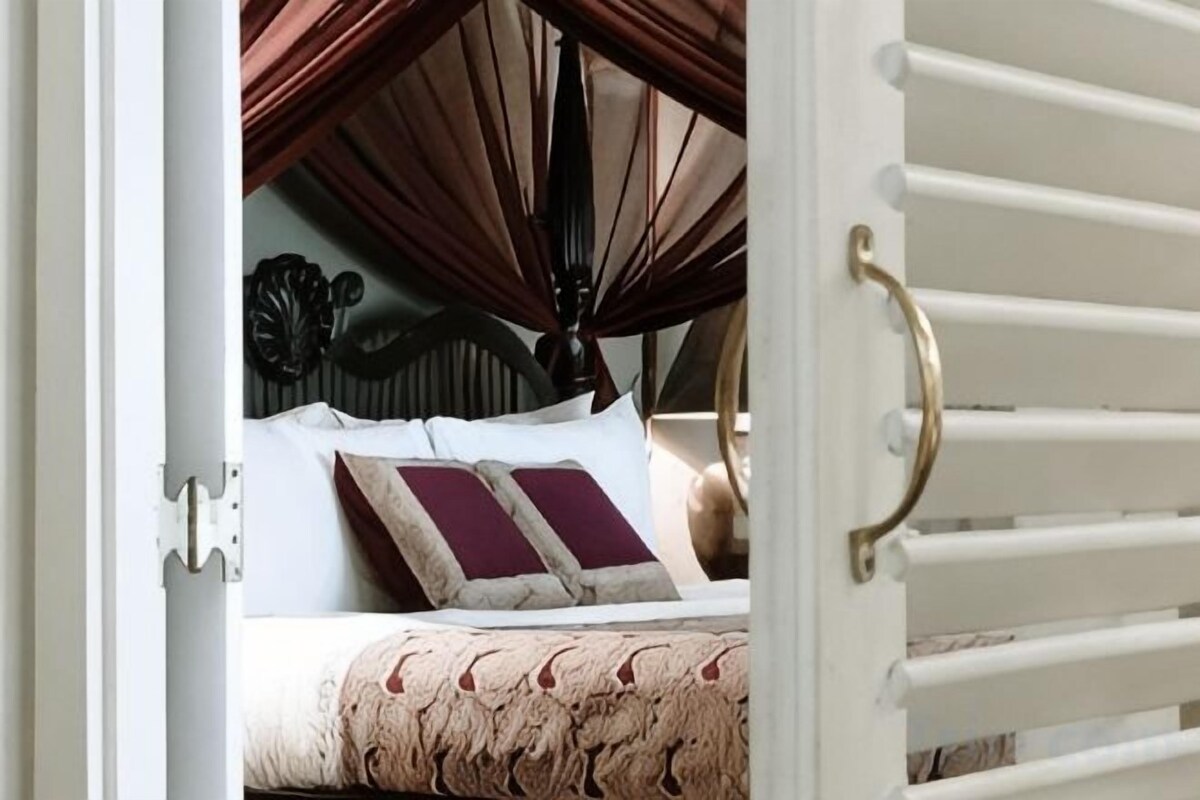 Sábanas de algodón egipcio, ropa de cama de alta calidad y minibar 