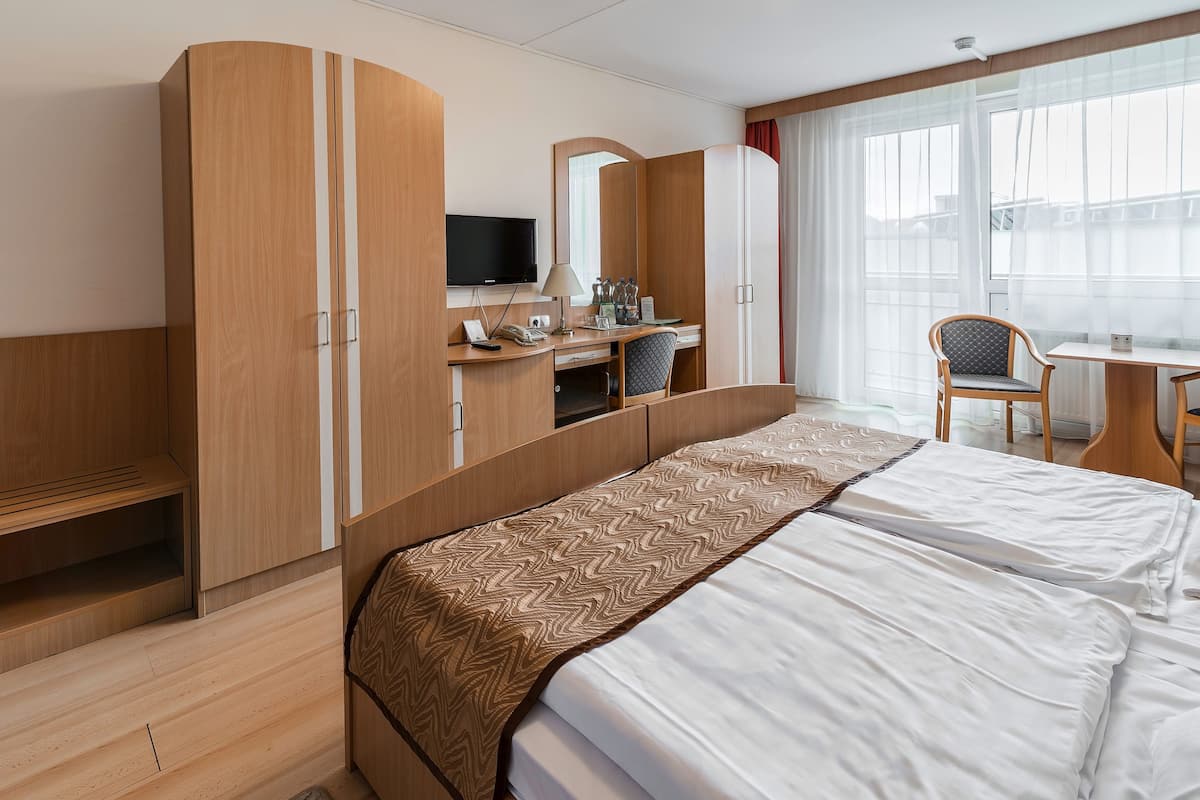 standard double or twin room, 1 queen bed, non smoking, city view | living area | lcd tv, table football