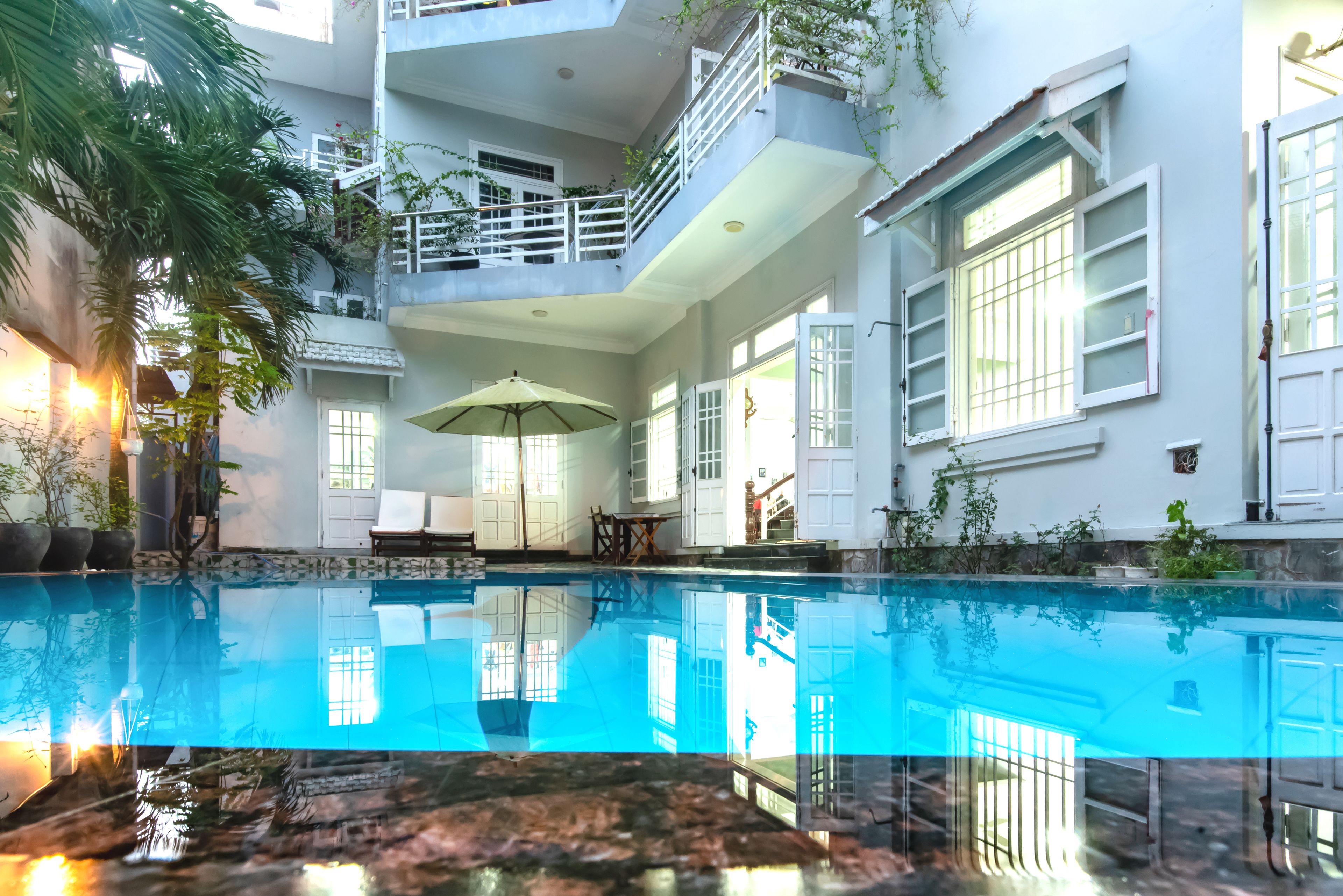 حمّام سباحة خارجي