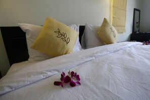 Honeymoon Suite | Minibar, in-room safe, individually decorated, desk - Hoi An Cottage Villa (Da Nang)