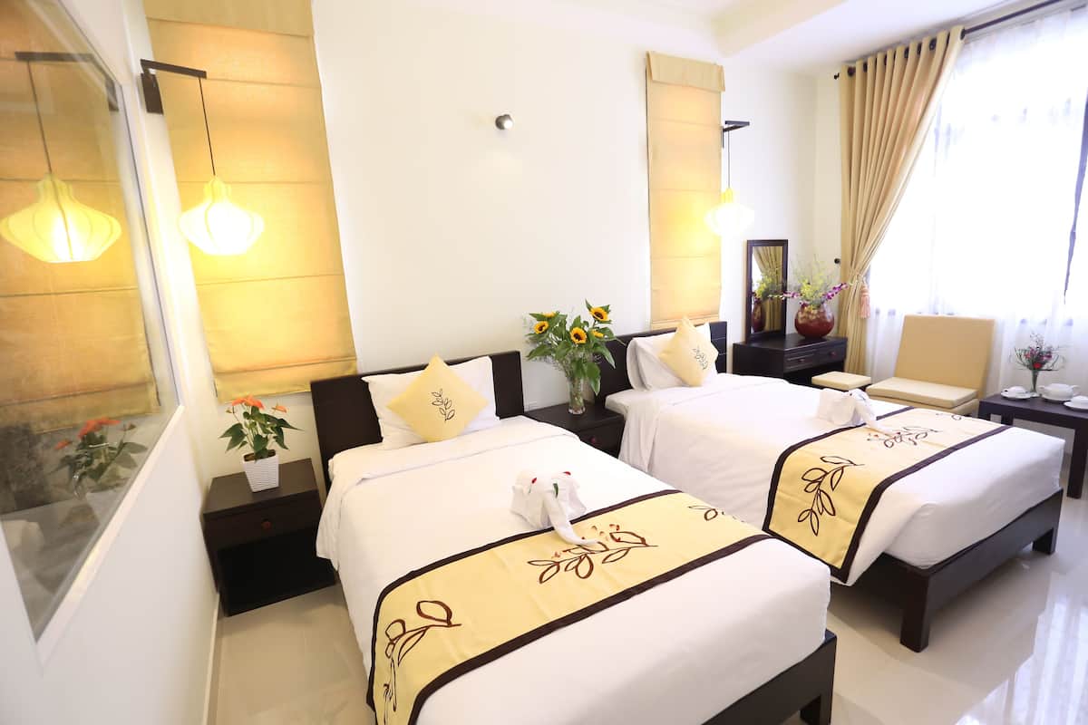 Deluxe Twin Room | 1 bedroom, minibar, in-room safe, individually decorated
