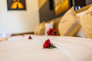 Safe på rommet, skrivebord, lydisolert og ekstrasenger (mot et tillegg)