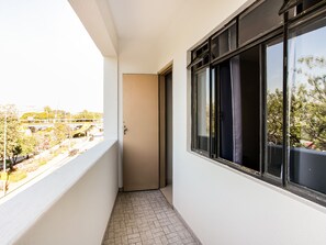 Neljän hengen huone (4 Single Beds) | Parveke