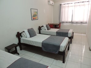 Habitación triple estándar | 1 habitación, wifi gratis y ropa de cama 
