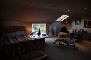 Individually decorated, individually furnished, free WiFi, bed sheets - The Village Studio Apartments (Moate)