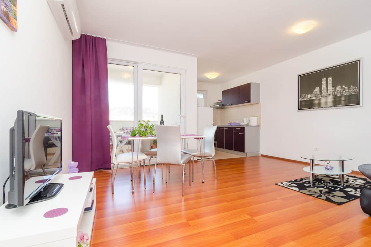 Appartamento, 2 camere da letto, balcone | 1 camera, ferro/asse da stiro, culle/letti per bambini (a pagamento)
