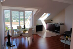 Apartment, 1 Bedroom, Balcony, Sea View | Private kitchen