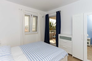 Apartment (Two-Bedroom Apartment with Balcony an) | Iron/ironing board, free WiFi, bed sheets - Apartments Villa Karmen (Dubrovnik)