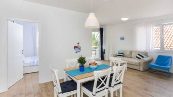 Apartment (Two-Bedroom Apartment with Balcony an) | Dining room