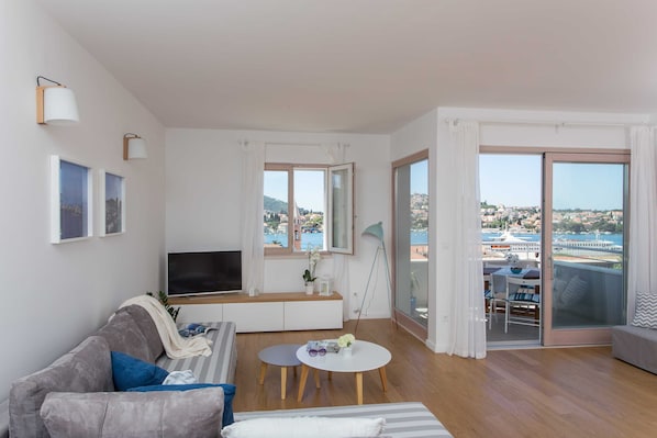 Apartment (Three-Bedroom Apartment with Balcony ) | Living room | LCD TV - Apartments Villa Karmen (Dubrovnik)