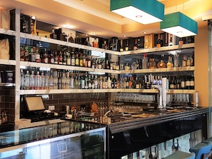 Bar (on property) - The Lion & Key Hotel (London)