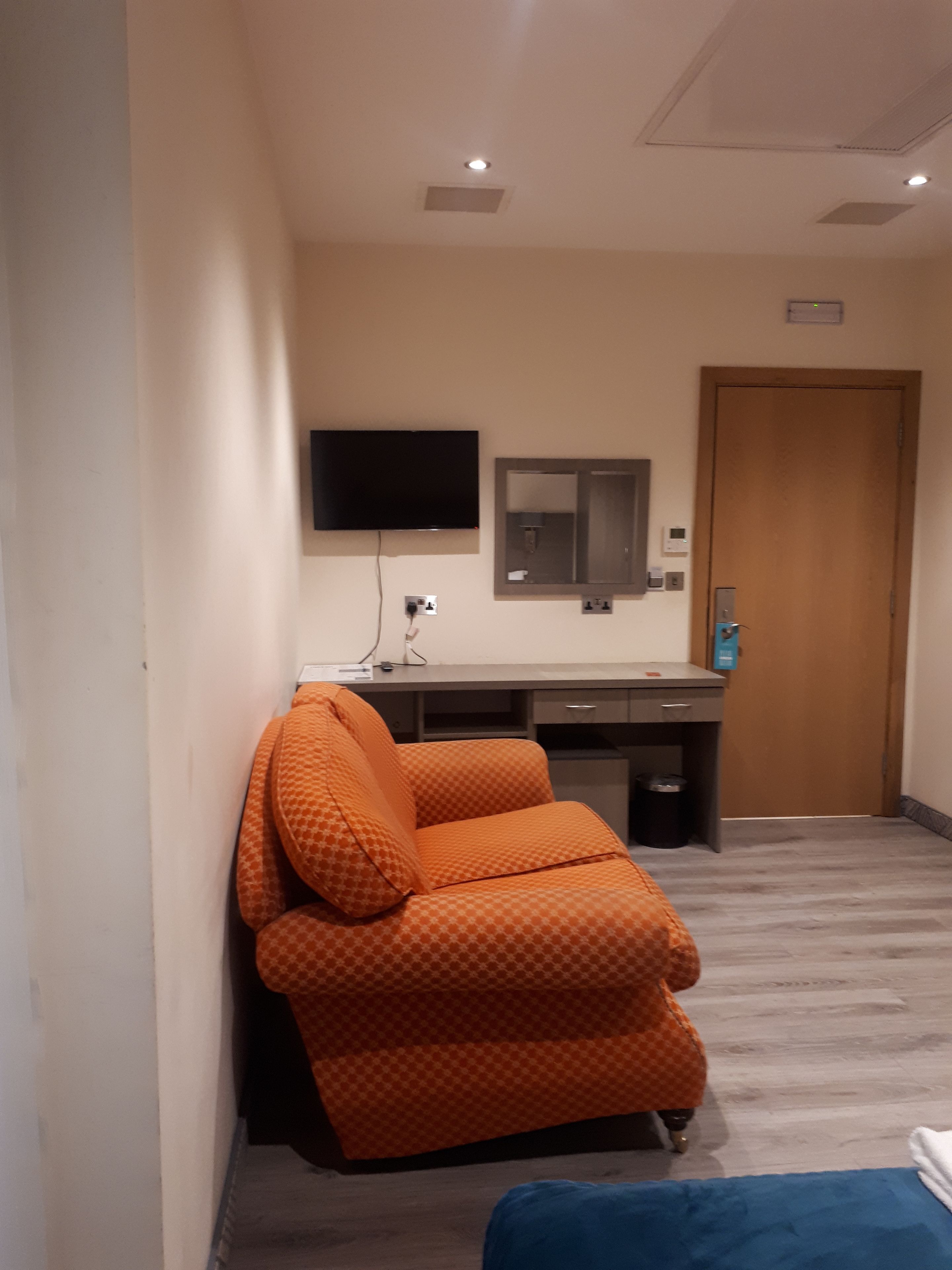 classic studio, 1 double bed, ensuite | egyptian cotton sheets, desk, free wifi, bed sheets