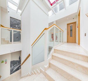 Interior - The Lion & Key Hotel (London)