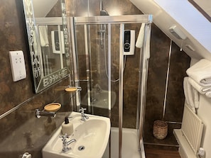 Cottage Tradizionale, bagno in camera, vista canale (Self Catering Home) | Bagno