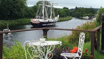 Traditional Cottage, Ensuite, Canal View (Self Catering Home) | Garden