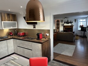 Traditional Cottage, Ensuite, Canal View (Self Catering Home) | Shared kitchen