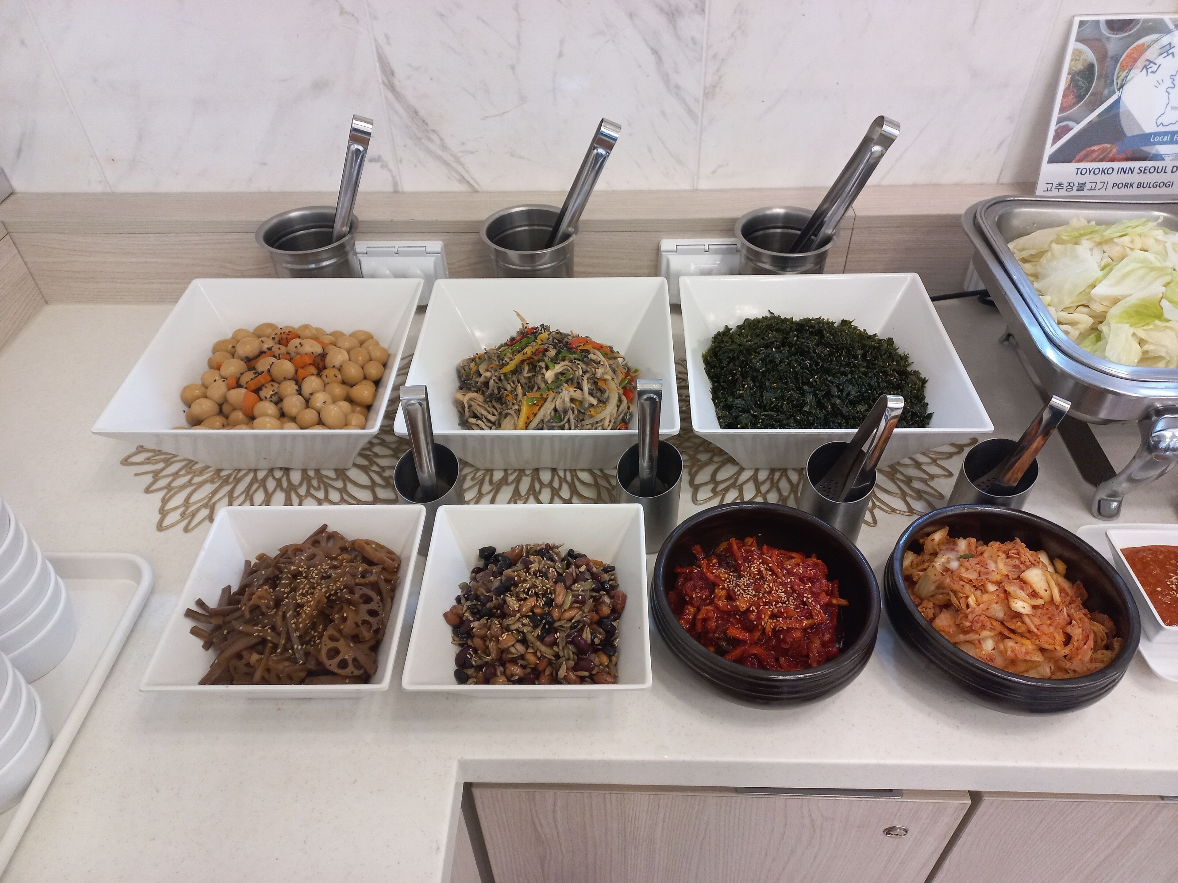 包含每日自助早餐