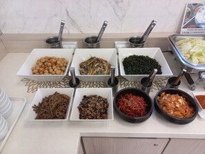 Free daily buffet breakfast - Toyoko Inn Seoul Dongdaemun 1 (Seoul)