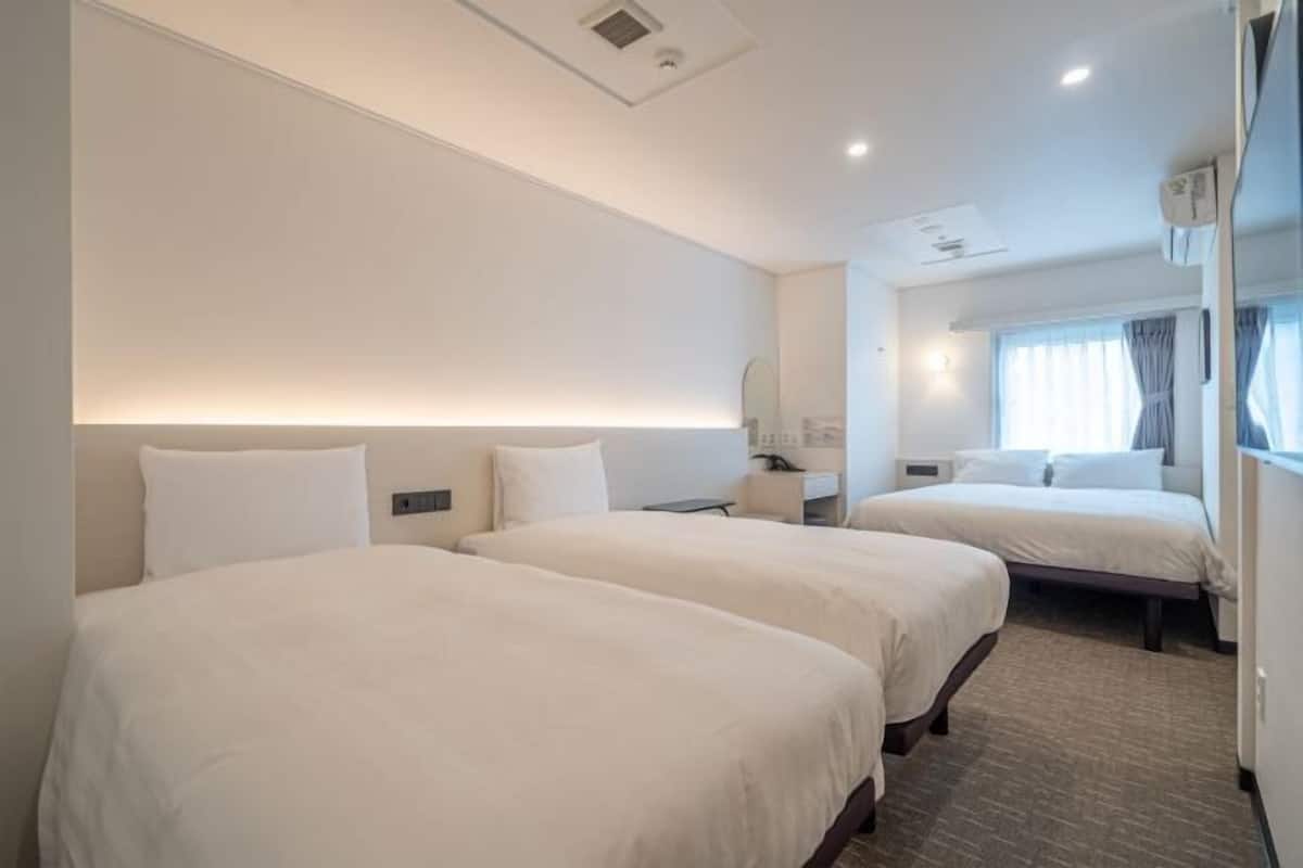 In-room safe, desk, free WiFi