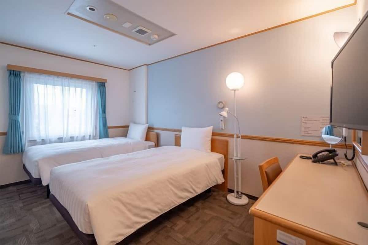 In-room safe, desk, free WiFi