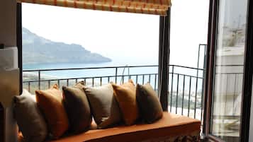 Casa, 2 camere da letto, vista mare | Area soggiorno | TV a schermo piatto