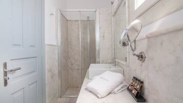 Comfort Triple room with Balcony and Terrace | Room amenity
