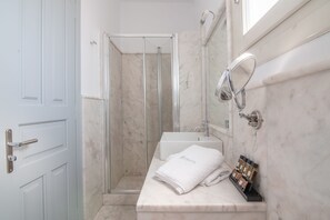 Comfort Triple room with Balcony and Terrace | Room amenity - Mimoza (Spetses)