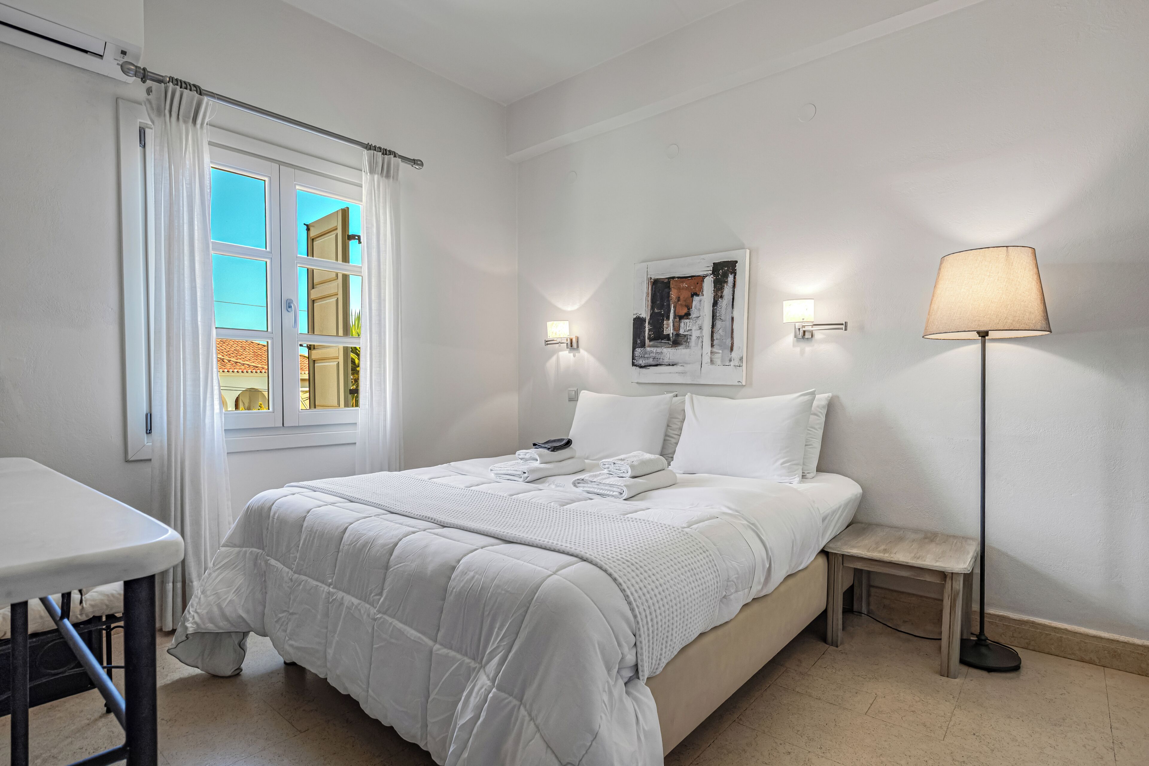 Standard Double or Twin Room with Window | Minibar, safe på rommet, strykejern/-brett og wi-fi (inkludert)