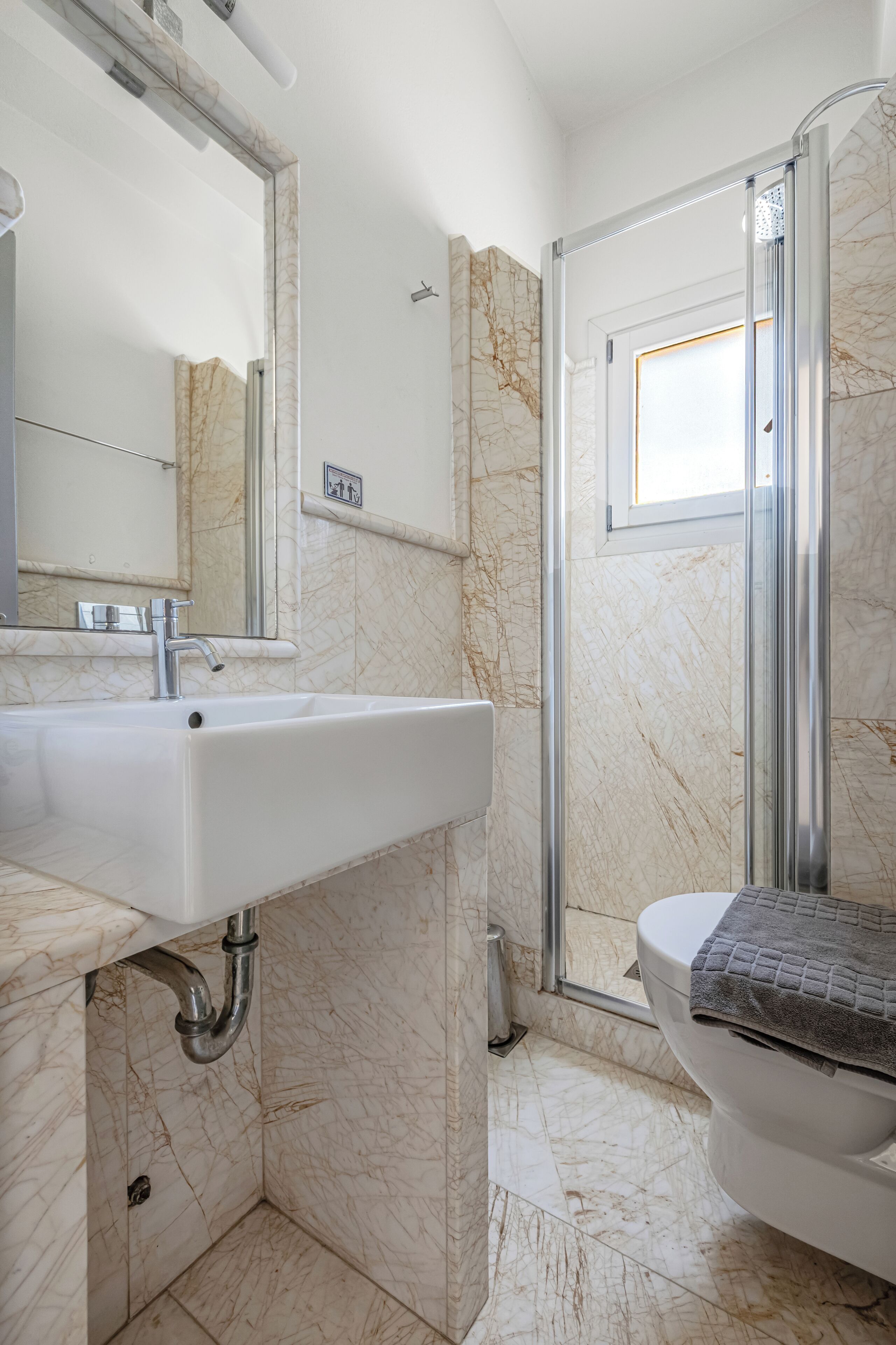 Superior Double or Twin room with Balcony | Badeværelse | Bruser, brusehoved med spredningseffekt, gratis toiletartikler