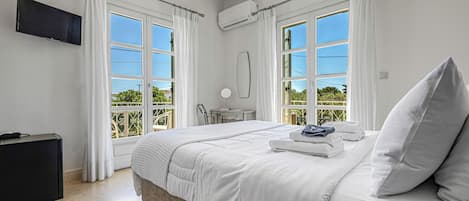 Superior Double or Twin room with Balcony | Minibar, in-room safe, iron/ironing board, free WiFi