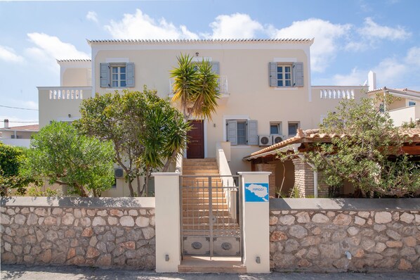 Front of property - Mimoza (Spetses)
