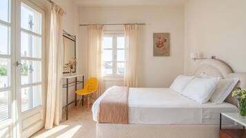 Minibar, in-room safe, iron/ironing board, free WiFi